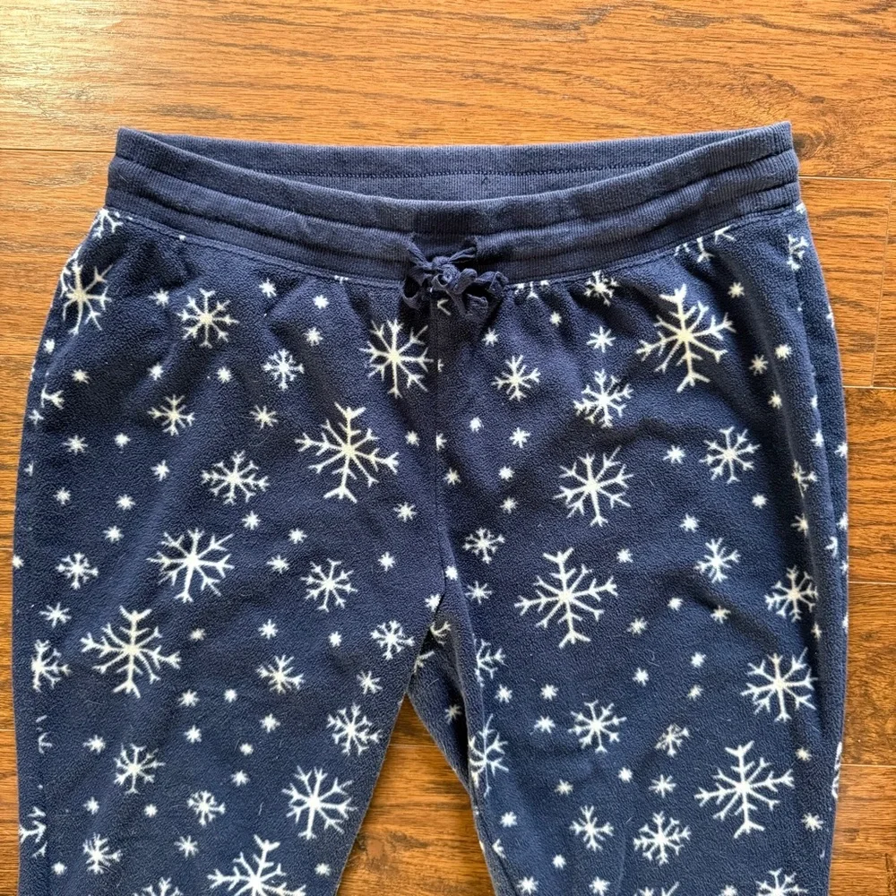 Old Navy Pajama Set in Navy with Snowflakes Size Medium - Picture 7 of 11